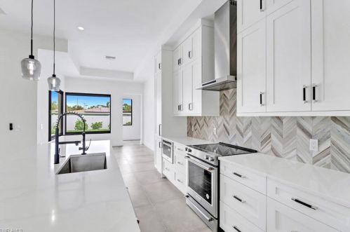 3620 10 St, Naples FL 34103-3811 exterior