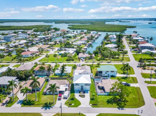 132 Jamaica Dr, Naples FL exterior