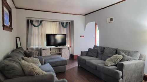 436 39th St, Milwaukee, WI 53208-3727