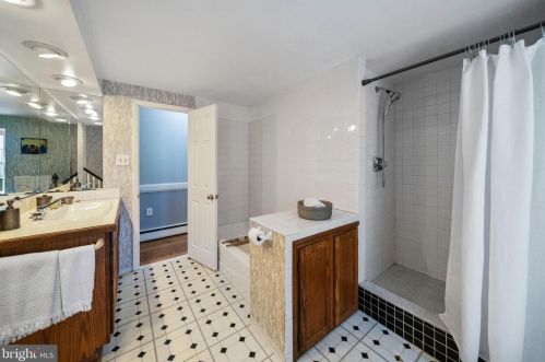 104 Harvey St, Philadelphia PA 19144-3818 exterior