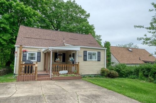 1875 Montour St, Moon Twp, PA 15108-3059