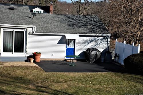 6 Buchanan Rd, Enfield CT 06082-5327 exterior