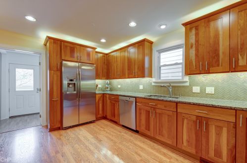 3631 Leavitt St, Chicago, IL 60609-1053