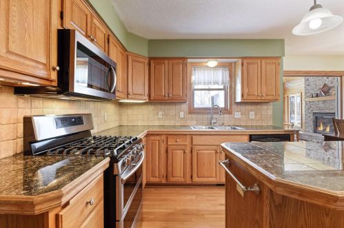 799 Ashley Dr, Chaska MN 55318-1540 exterior