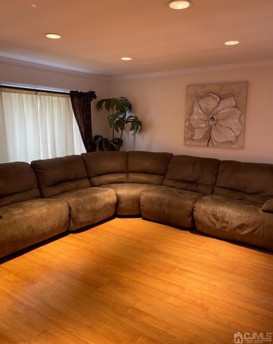 9 Parkerson Rd, Edison, NJ 08817-4108