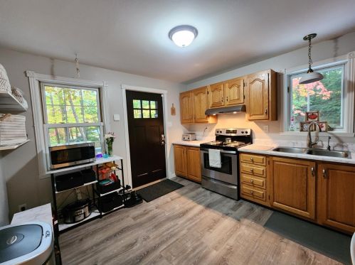 6 Christopher Robert Dr, Concord, NH 03303-7925