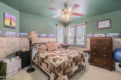 3881 Linda St, Meskegon MI 49444-4027 exterior