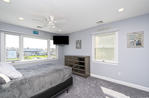 95 Midway St, Babylon NY  11702-4311 exterior