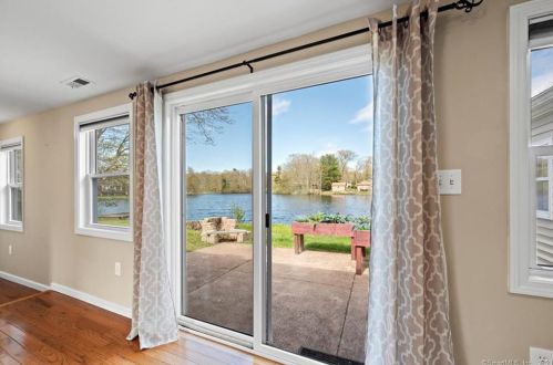 10 Grieb Trl, Wallingford CT  06492-2616 exterior