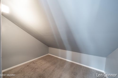 1921 Douglas Ave, Kalamazoo MI 49007-1638 exterior