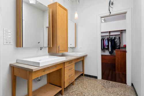 1523 School St, Chicago IL 60657-2121 exterior