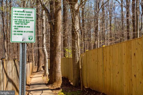 701 Rdg Dr, Mc Lean VA 22101-1620 exterior