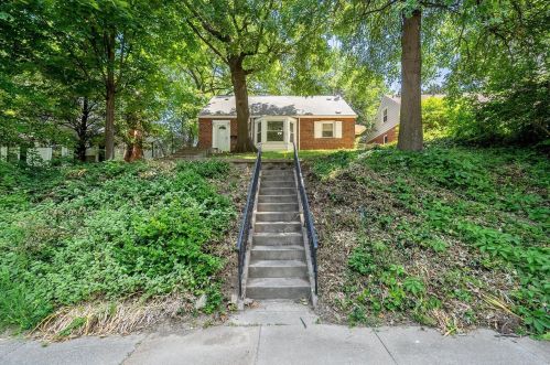 744 Laclede Sta Rd, Saint Louis MO 63117-2048 exterior