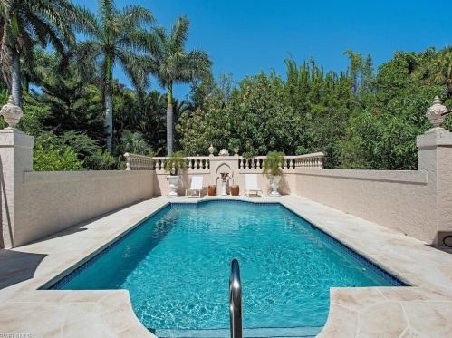 2331 Crayton Rd, Naples FL 34103-4019 exterior