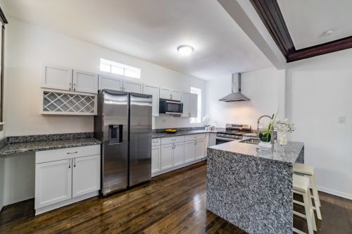 7225 Bennett Ave, Chicago IL  60649-2905 exterior