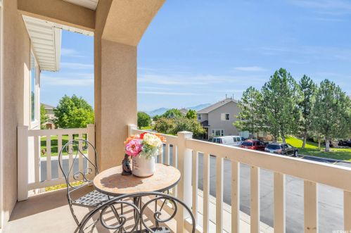 7204 Brittany Town Dr, Taylorsville UT 84084-4609 exterior