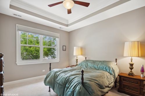 695 Mitchell Ave, Elmhurst IL 60126-4855 exterior