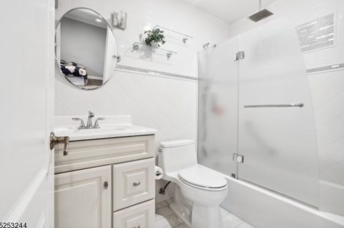 41 Cutter Dr, East Hanover NJ  07936-3047 exterior