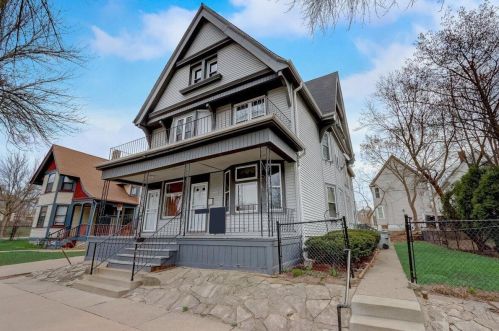 2362 Palmer St, Milwaukee WI  53212-3245 exterior