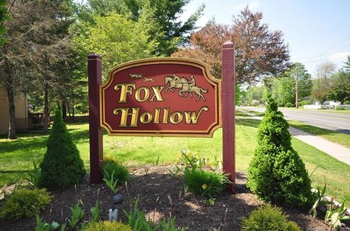 55 Fox Hollow Dr, Windsor Locks CT 06096-1554 exterior