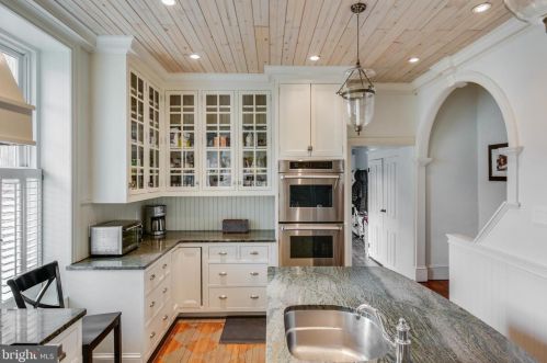 5800 Greene St, Philadelphia PA  19144-2704 exterior