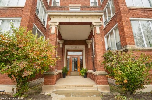 1036 Loyola Ave, Chicago, IL 60626-5233