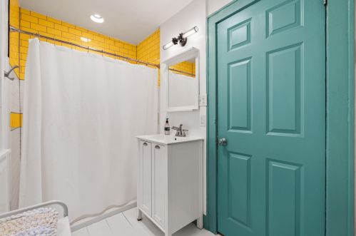 631 Bruce St, Milwaukee WI 53204-1531 exterior