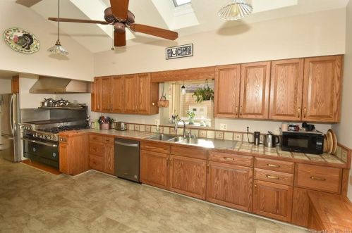 29 Eastgate Ln, Enfield CT 06082-6206 exterior