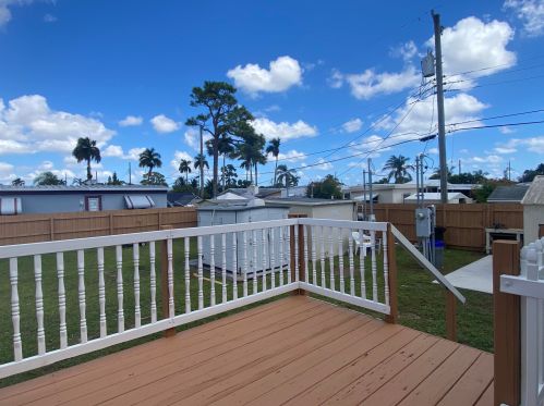 8956 Oak St, Boynton Beach FL 33436-2333 exterior