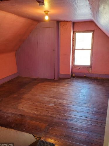 611 Charles Ave, Saint Paul MN 55104-2717 exterior