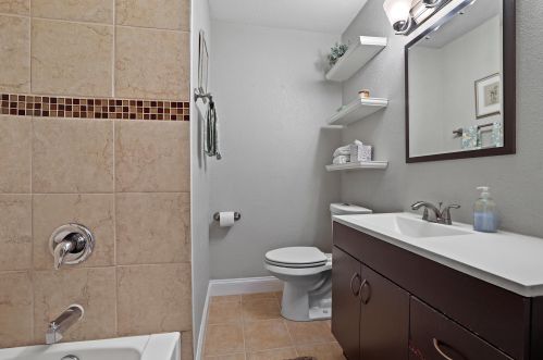 3127 Rochelle Ave, Milwaukee WI 53209-2505 exterior