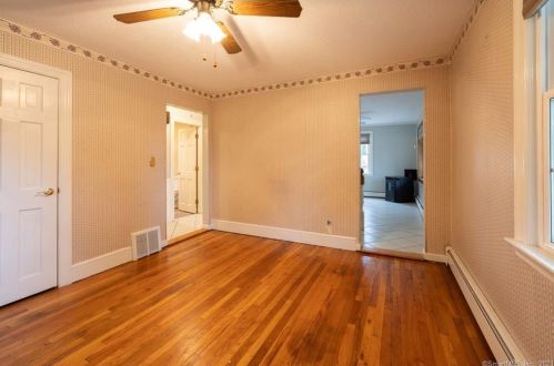 310 Main St, Meriden CT 06450-6047 exterior