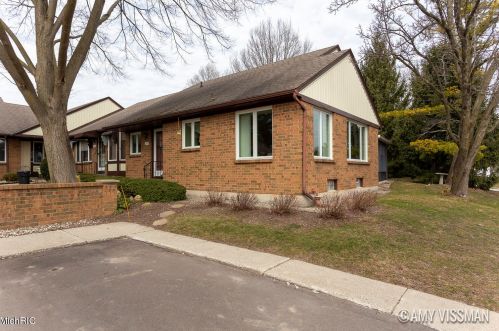 2335 Radcliff Vlg Dr, Grand Rapids MI 49546-5758 exterior