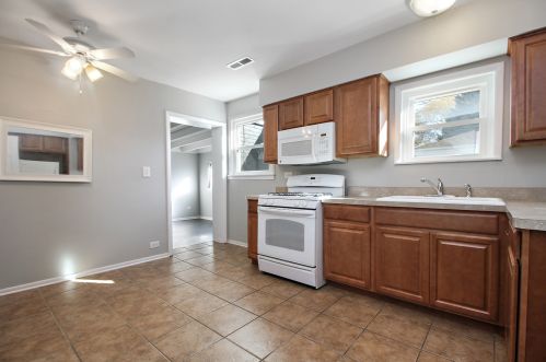 4724 81st St, Chicago IL 60652-2002 exterior