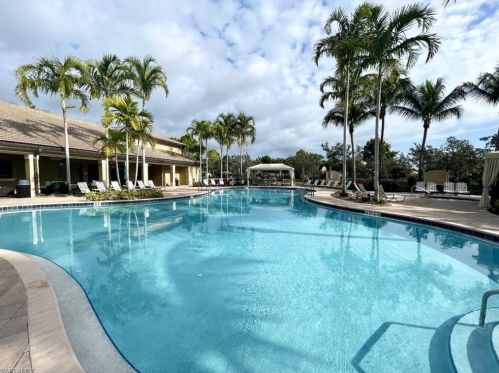 6582 Monterey Pt, Naples FL 34105-5038 exterior