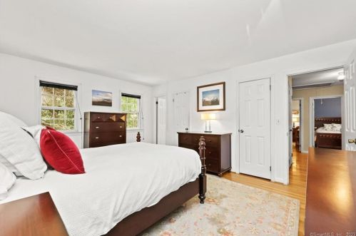 49 Fox Run Rd, Norwalk CT 06850-2324 exterior