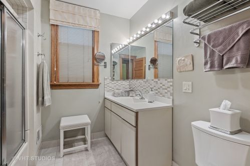 3822 Seeley Ave, Chicago IL 60645-5511 exterior