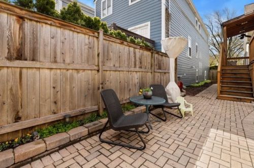 3232 Belle Plaine Ave, Chicago IL 60618-2338 exterior