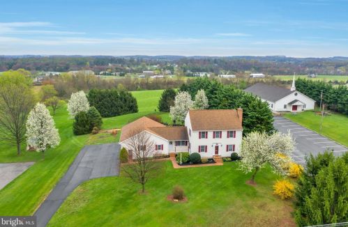 1460 Frederick Pike, Littlestown PA 17340-9764 exterior