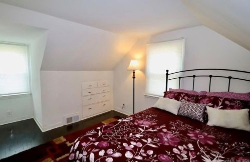 153 Bloomfield Ave, Windsor CT  06095-2819 exterior