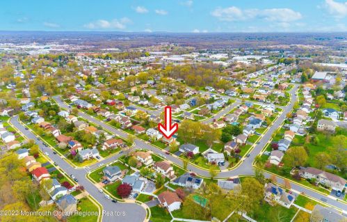 22 Plafsky Dr, Edison NJ 08817-2239 exterior