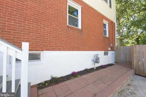 6916 Westhampton Dr, Alexandria VA 22307-1528 exterior