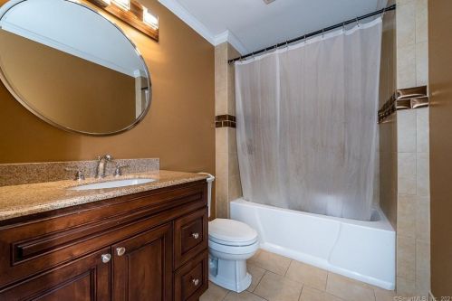 334 Maple Ave, Uncasville CT 06382-2018 exterior