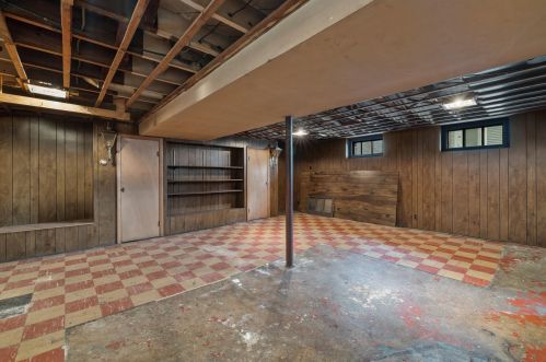 2015 59, Milwaukee WI 53219-1547 exterior