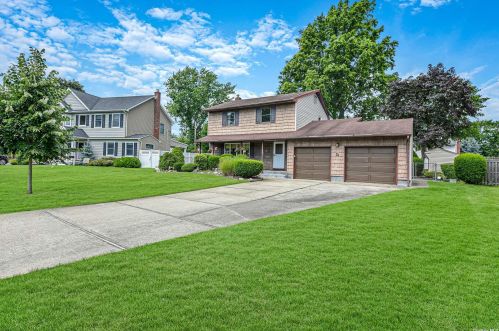 21 Arden Ln, Commack, NY 11725-1301