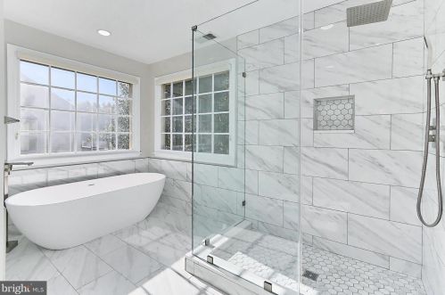 7712 Midday Ln, Alexandria VA 22306-2758 exterior