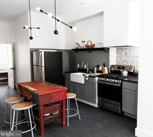 2026 Howard St, Philadelphia PA 19148-3334 exterior