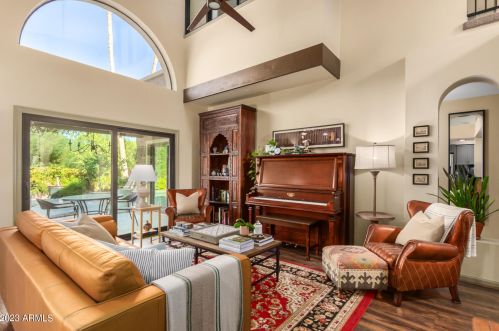 11039 11th St, Phoenix AZ  85020-5852 exterior