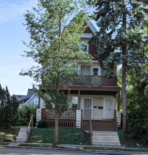 215 Center St, Milwaukee, WI 53212-2840