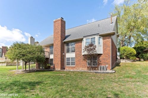 1050 Pointe Pl Blvd, Rochester MI 48307-1794 exterior